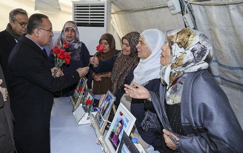 Bakan Bozdağ, Diyarbakır annelerini ziyaret etti: Kılıçdaroğlu'ndan yavrularınızı isteyin